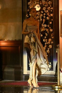 jourdan-dunn-arrives-at-balmain-boutique-opening-dinner-at-bacchanalia-mayfair-in-london-03-30-2023-1.jpg