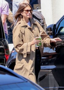 kaia-gerber-out-for-green-juice-smoothie-in-los-feliz-05-06-2023-1.jpg