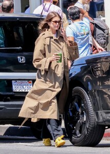 kaia-gerber-out-for-green-juice-smoothie-in-los-feliz-05-06-2023-5.jpg