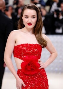 kaitlyn-dever-met-gala-2023-11.jpg