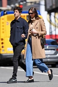 karlie-kloss-and-joshua-kushner-out-in-new-york-04-02-2023-6.jpg