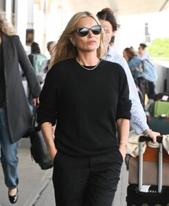 kate-moss-arrives-at-jfk-airport-in-new-york-05-23-2023-0.jpg