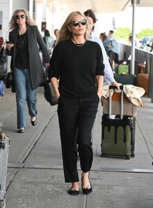 kate-moss-arrives-at-jfk-airport-in-new-york-05-23-2023-2.jpg