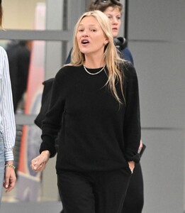 kate-moss-arrives-at-jfk-airport-in-new-york-05-23-2023-3.jpg