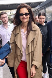 katie-holmes-arrives-at-nice-airport-05-17-2023-1.jpg