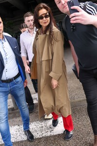 katie-holmes-arrives-at-nice-airport-05-17-2023-5.jpg