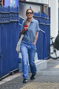 katie-holmes-out-and-about-in-new-york-05-23-2023-1.jpg