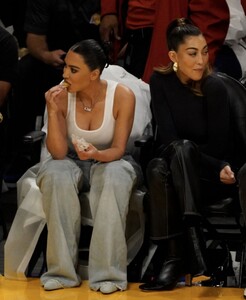 kim-kardashian-and-sarah-staudinger-at-nba-playoffs-game-between-la-lakers-and-the-golden-state-warriors-at-crypto.com-arena-in-los-angeles-05-06-2023-3.jpg