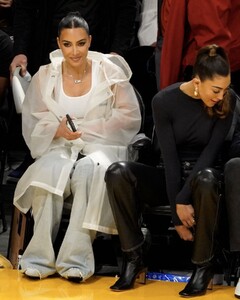 kim-kardashian-and-sarah-staudinger-at-nba-playoffs-game-between-la-lakers-and-the-golden-state-warriors-at-crypto.com-arena-in-los-angeles-05-06-2023-6.jpg