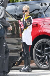 kourtney-kardashian-and-travis-barker-arrives-at-beverly-hills-hotel-03-29-2023-5.jpg