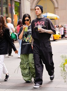 kourtney-kardashian-and-travis-barker-out-at-5th-avenue-in-new-york-05-19-2023-0.jpg