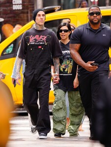 kourtney-kardashian-and-travis-barker-out-at-5th-avenue-in-new-york-05-19-2023-4.jpg