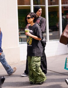 kourtney-kardashian-and-travis-barker-out-at-5th-avenue-in-new-york-05-19-2023-5.jpg