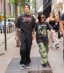 kourtney-kardashian-and-travis-barker-out-at-5th-avenue-in-new-york-05-19-2023-6.jpg