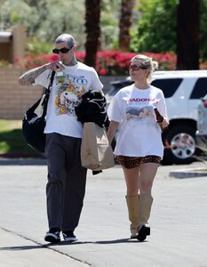 kourtney-kardashian-and-travis-barker-out-in-palm-springs-04-08-2023-1.jpg