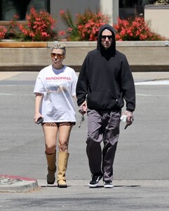 kourtney-kardashian-and-travis-barker-out-in-palm-springs-04-08-2023-2.jpg