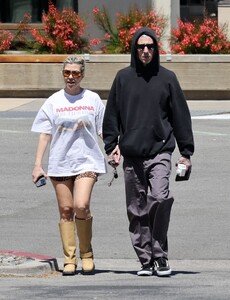 kourtney-kardashian-and-travis-barker-out-in-palm-springs-04-08-2023-5.jpg