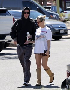 kourtney-kardashian-and-travis-barker-out-in-palm-springs-04-08-2023-6.jpg