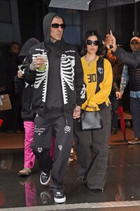 kourtney-kardashian-and-travis-barker-out-in-rainy-new-york-05-20-2023-2.jpg