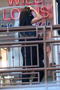 kylie-jenner-arrives-for-dinner-with-her-sister-kendall-at-sushi-park-in-west-hollywood-05-11-2023-4.jpg