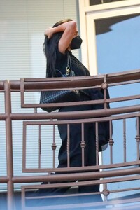 kylie-jenner-arrives-for-dinner-with-her-sister-kendall-at-sushi-park-in-west-hollywood-05-11-2023-5.jpg