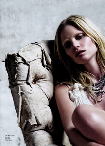 lara11.thumb.jpg.bdb95d5ae2900b97e12afd527074687a.jpg