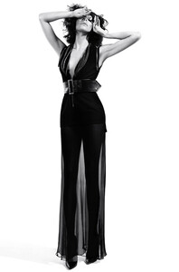 lea-t-willy-vanderperre-v-mag05.thumb.jpg.c0c409e8ab4f36fefa3f0ced6d669827.jpg