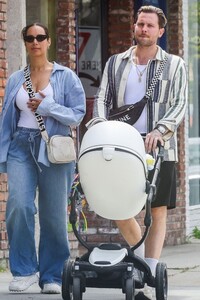 leona-lewis-and-dennis-jauch-out-with-their-baby-in-studio-city-05-06-2023-6.jpg