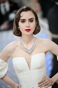 lily-collins-met-gala-2023-2.jpg