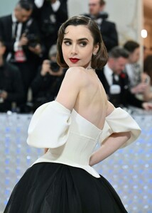 lily-collins-met-gala-2023-4.jpg