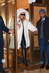 mariah-carey-heading-to-madison-square-garden-for-her-christmas-concert-in-new-york-12-16-2022-2.jpg