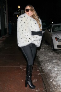 mariah-carey-night-out-in-aspen-12-24-2022-9.thumb.jpg.5c03ddc33933afbbf08b5db85c30325e.jpg