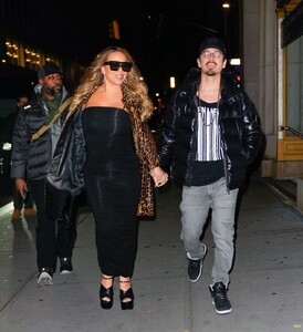 mariah-carey-night-out-in-new-york-11-25-2022-5.thumb.jpg.f071f53266d89cbb46625b25be1fc30e.jpg