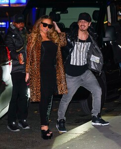 mariah-carey-night-out-in-new-york-11-25-2022-6.thumb.jpg.1dc65db566ec5d1e3b87b1c9a78e4abe.jpg