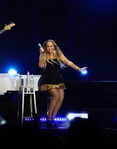 mariah-carey-performs-at-lovers-friends-festival-in-las-vegas-05-06-2023-4.jpg