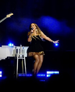 mariah-carey-performs-at-lovers-friends-festival-in-las-vegas-05-06-2023-6.jpg