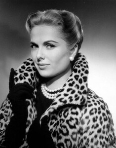 martha-hyer_694725.jpg