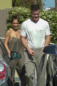 minka-kelly-and-dan-reynolds-at-a-tanning-salon-in-los-feliz-05-19-2023-6.jpg