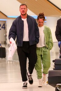 minka-kelly-and-dan-reynolds-at-lax-airport-in-los-angeles-02-18-2023-1.thumb.jpg.e6a4aefaaa93ce2c5f57125cb9dd0b0d.jpg