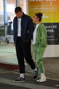 minka-kelly-and-dan-reynolds-at-lax-airport-in-los-angeles-02-18-2023-6.thumb.jpg.560bead6f920dfd233310cd10f674d47.jpg