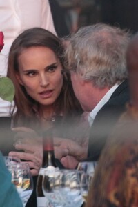 natalie-portman-out-in-paris-05-29-2023-2.jpg