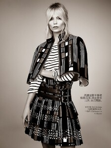 natasha-poly-by-willy-vanderperre-for-vogue-china-may-2014-8.thumb.jpg.16893d0386b3f06a81f83a70cd8bb52e.jpg