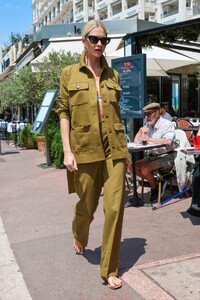 poppy-delevingne-at-martinez-hotel-at-2023-cannes-film-festival-05-25-2023-1.jpg