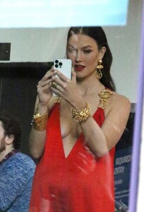 pregnant-karlie-kloss-at-2023-future-of-fashion-celebration-and-honors-in-new-york-05-10-2023-0.jpg