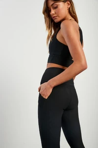 ribbed-dynamic-sports-bra-black-875640.webp