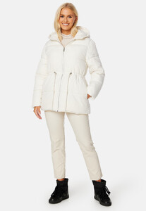selected-femme-alina-puffer-jacket-creme_1.jpg
