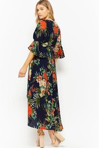 selfie_leslie_floral_wrap_dress_1529749659_5428ece8_progressive.jpg