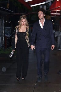 sienna-miller-and-oli-green-leaves-a-pre-met-gala-dinner-in-new-york-04-30-2023-1.jpg