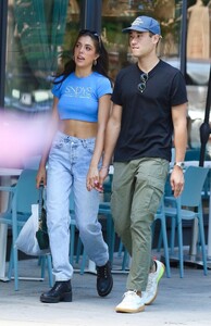 sistine-stallone-out-shopping-with-her-boyfriend-in-new-york-06-19-2022-5.jpg