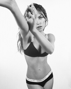 victoriassecretuk_347680328_966354434562971_8493154385193048968_n.jpg
